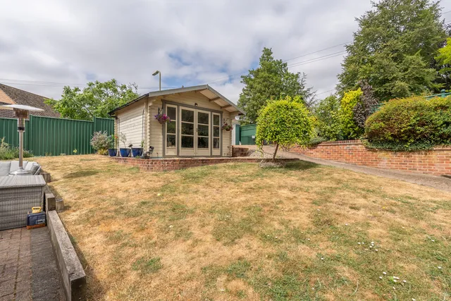 39 Salisbury Road, Andover SP10 2JW