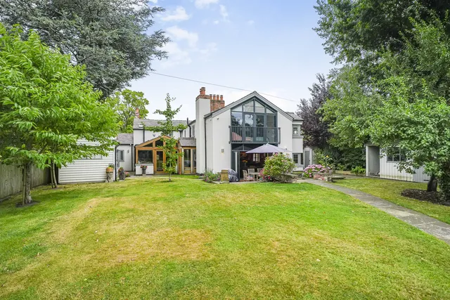 Finger Post Cottage Woodford Road, Poynton SK12 1DY