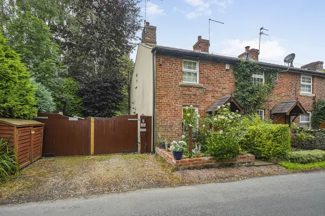 4 Middlewood Cottages Green Lane, Poynton SK12 1TJ