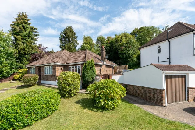 14 Petersfield Crescent, Coulsdon CR5 2JQ