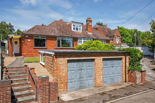 Leabank Old Maidstone Road, Sittingbourne ME9 8BS