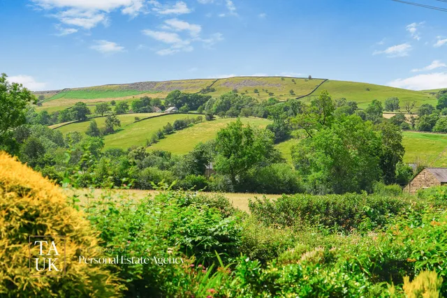 Three Gables Ridge Lane, High Peak SK23 9UU