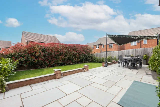 15 Hartack Close, Andover SP11 6ZJ