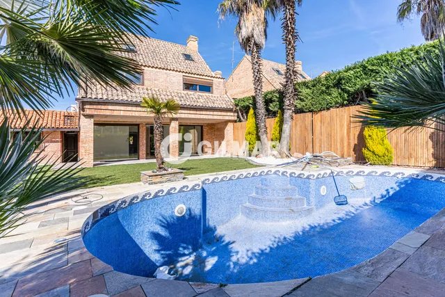 Villa in VILLANUEVA DEL PARDILLO, Madrid