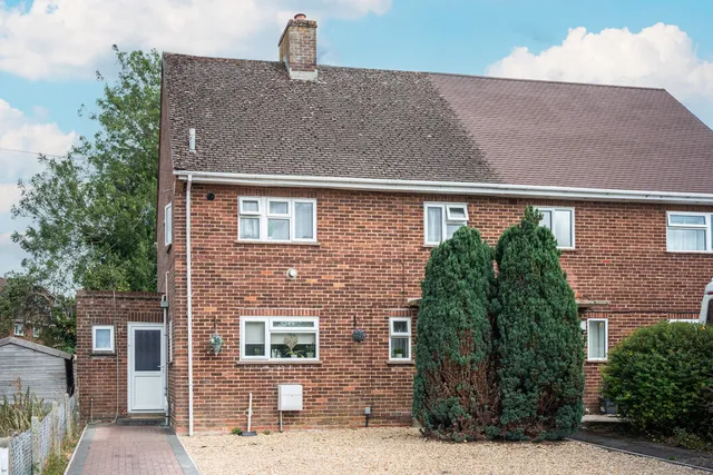 100 The Drove, Andover SP10 3PD