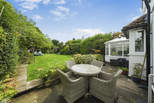 58 London Road North, Poynton SK12 1BY