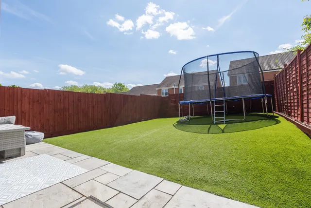 38 Burnhams Close, Andover SP10 4NJ