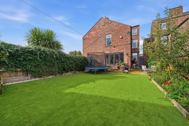 370 Wellington Road North, Stockport SK4 5AA