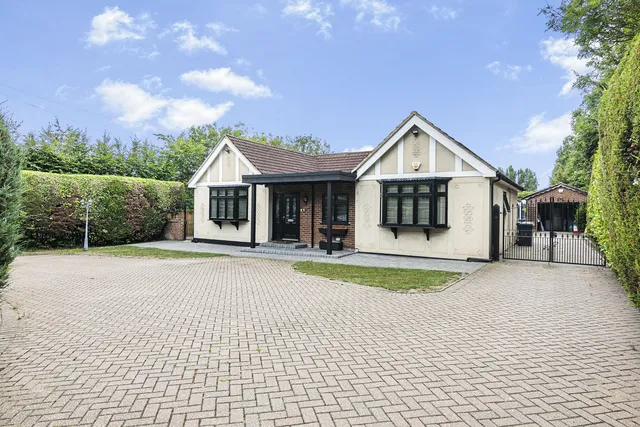 Wayside Stapleford Road, Romford RM4 1EJ