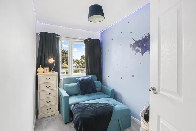 10 Maypole Drive, Chigwell IG7 6DE