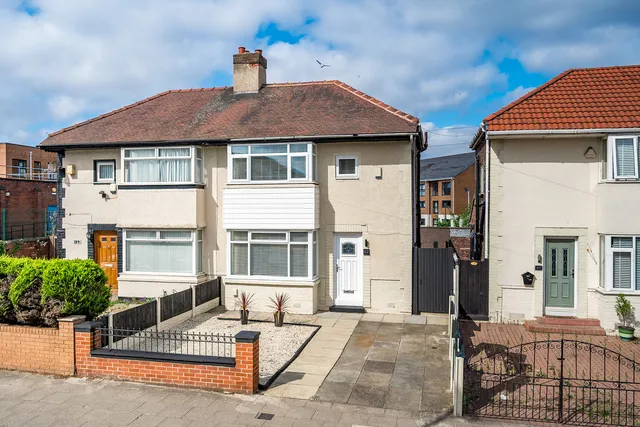 62 Horrocks Avenue, Liverpool L19 5NZ