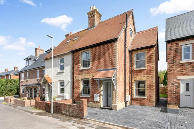 Victorian Rose 2 St Michaels Road, Wareham, Dorset BH20 4QU
