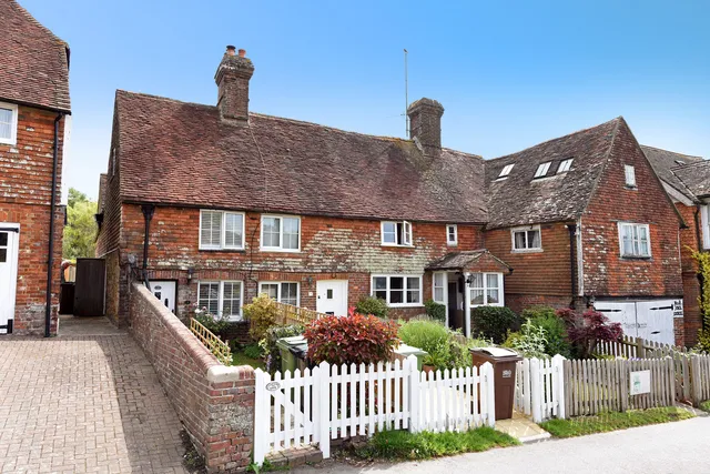 4 Forge Cottages The Green, Battle TN33 0QA