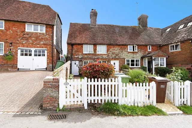 4 Forge Cottages The Green, Battle TN33 0QA