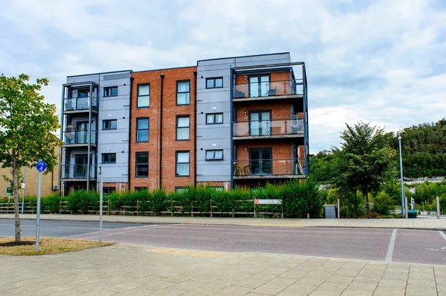 10 Eyres Drive, Swanscombe DA10 1DG