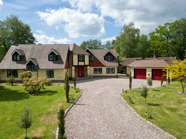 Dale House Domewood, Copthorne RH10 3HD
