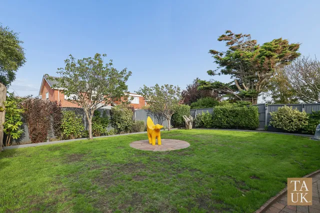6 Devon Close, Liverpool L23 6XP