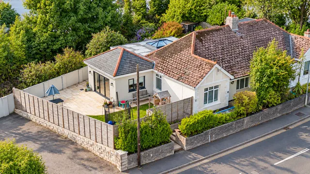 8 Pentewan Road, St. Austell PL25 5BU