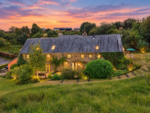 Meadow Barn Seccombe Farm, Totnes TQ9 7QB