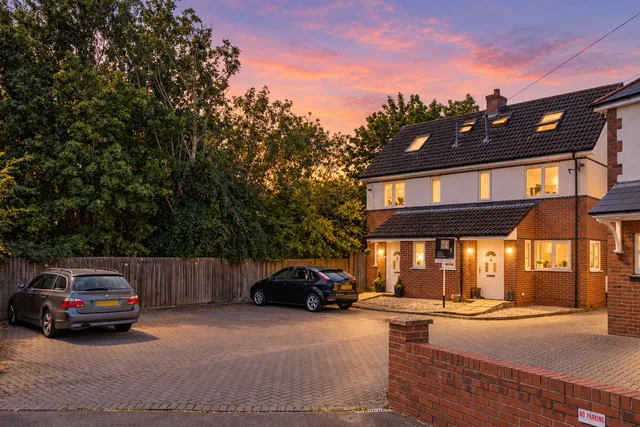 90 Bath Road, Bristol BS30 5JR