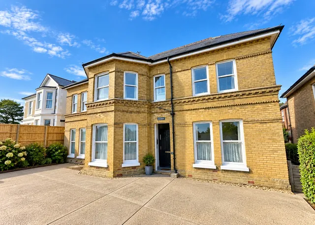 30 Arthurs Hill, Shanklin PO37 6EX