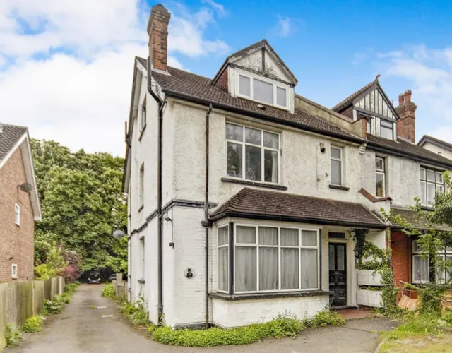 Flat 3, 39 Brighton Road, Purley CR8 2LR