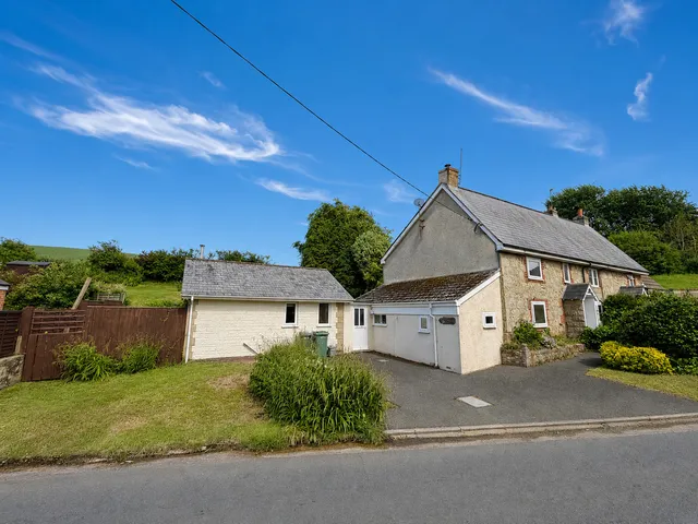 1 Springvale Cottages Main Road, Chillerton PO30 3EP