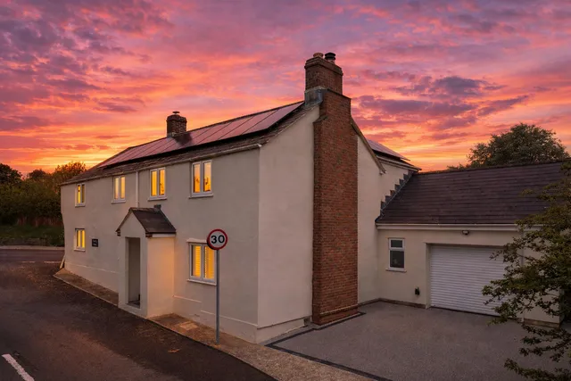 Foundry House Crewkerne Road, Higher Frome Vauchurch DT2 0AL
