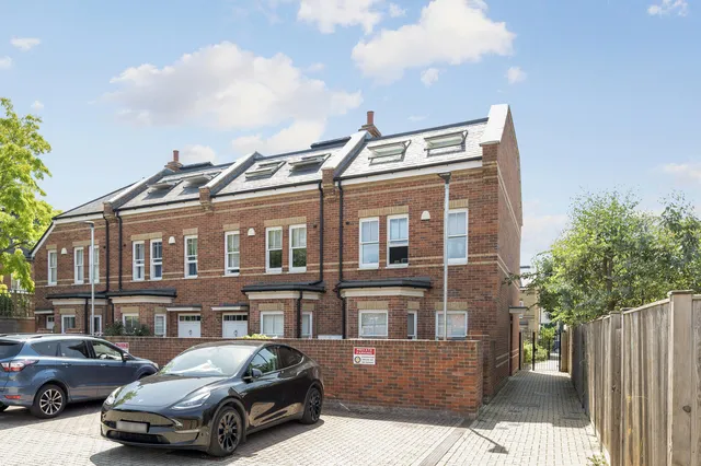 2 Kingsborough Place, Kingston Upon Thames KT2 6FH