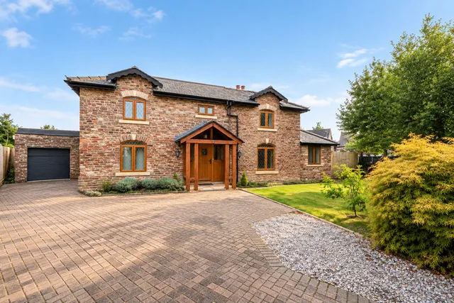 134 School Road, Bristol BS36 2BX
