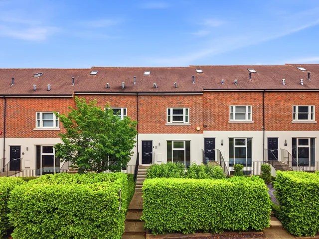 6 Alexis Row, Broxbourne EN10 7FJ