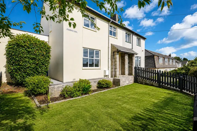 1 Penarwyn Road, Par PL24 2DT