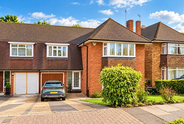 31 kings Drive, LONDON HA9 9HN