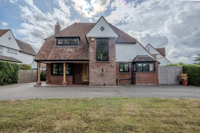 30 Hillside Walk, Brentwood CM14 4RB