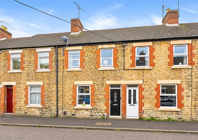 14 Downing Street, Chippenham SN14 0AA