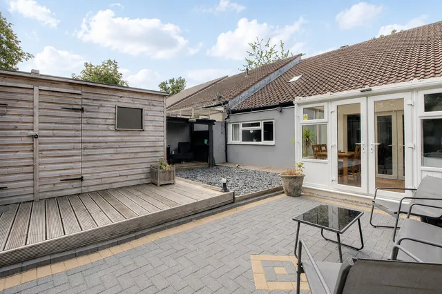 8 Hatton, Tinkers Bridge MK6 3DN