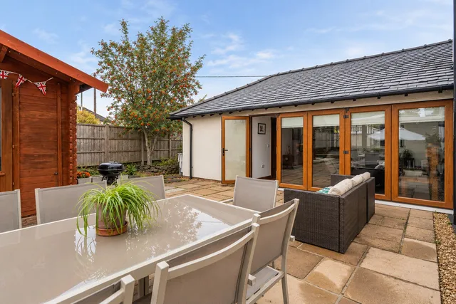 134 School Road, Bristol BS36 2BX