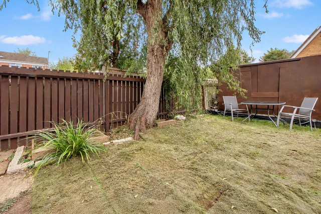 49 Leary Crescent, Newport Pagnell MK16 9GB