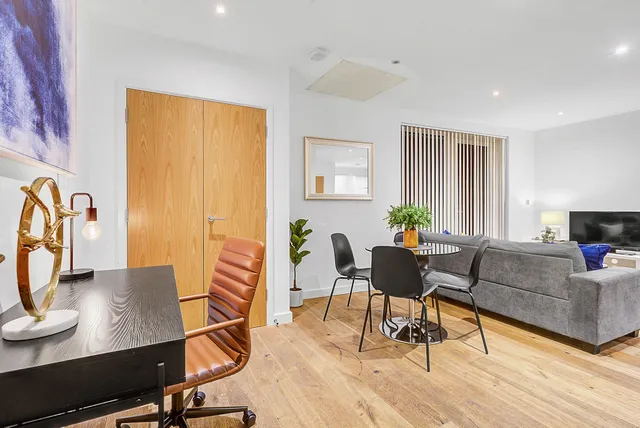 Family & Group Stay | 3 Bedroom Duplex Apartment | Greenwich | Pet Friendly | Near O2 Arena