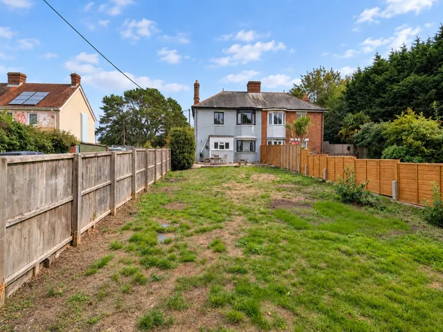 23 Hewitt Crescent, Newport PO30 5NL