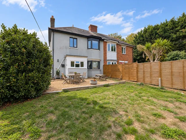 23 Hewitt Crescent, Newport PO30 5NL