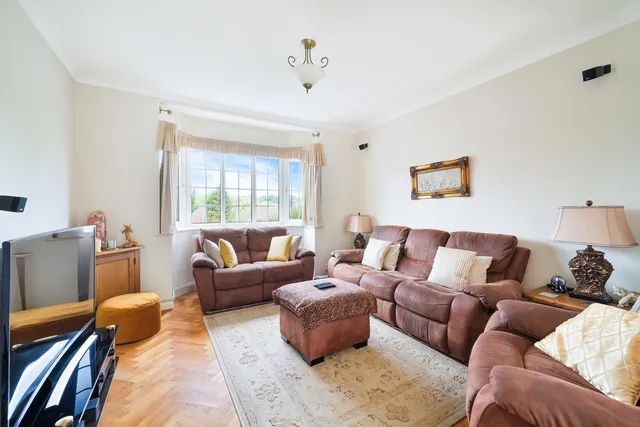 27 Hartley Down, Purley CR8 4EF