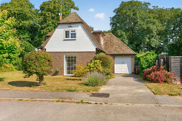 8 Rectory Park, Hastings TN35 4EU