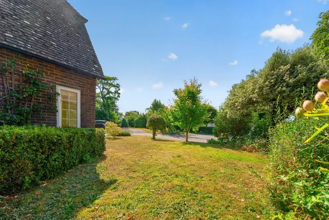 8 Rectory Park, Hastings TN35 4EU