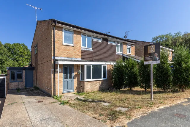 84 Hazel Way, Crawley Down RH10 4EU