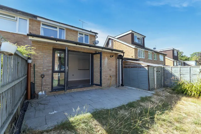84 Hazel Way, Crawley Down RH10 4EU