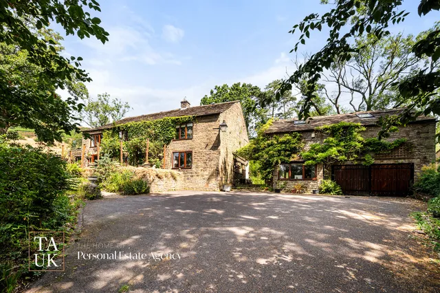 Heatherlea Maynestone Road, High Peak SK23 6AF