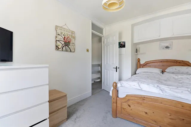29 Waterloo Crescent, Wokingham RG40 2JJ