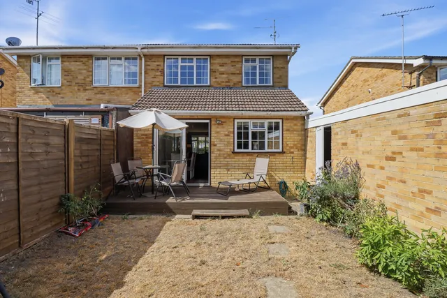 29 Waterloo Crescent, Wokingham RG40 2JJ