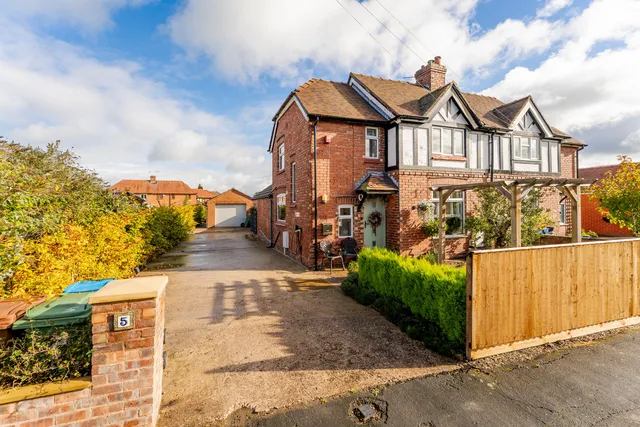 5 Hewitt Drive, Winsford CW7 3NR